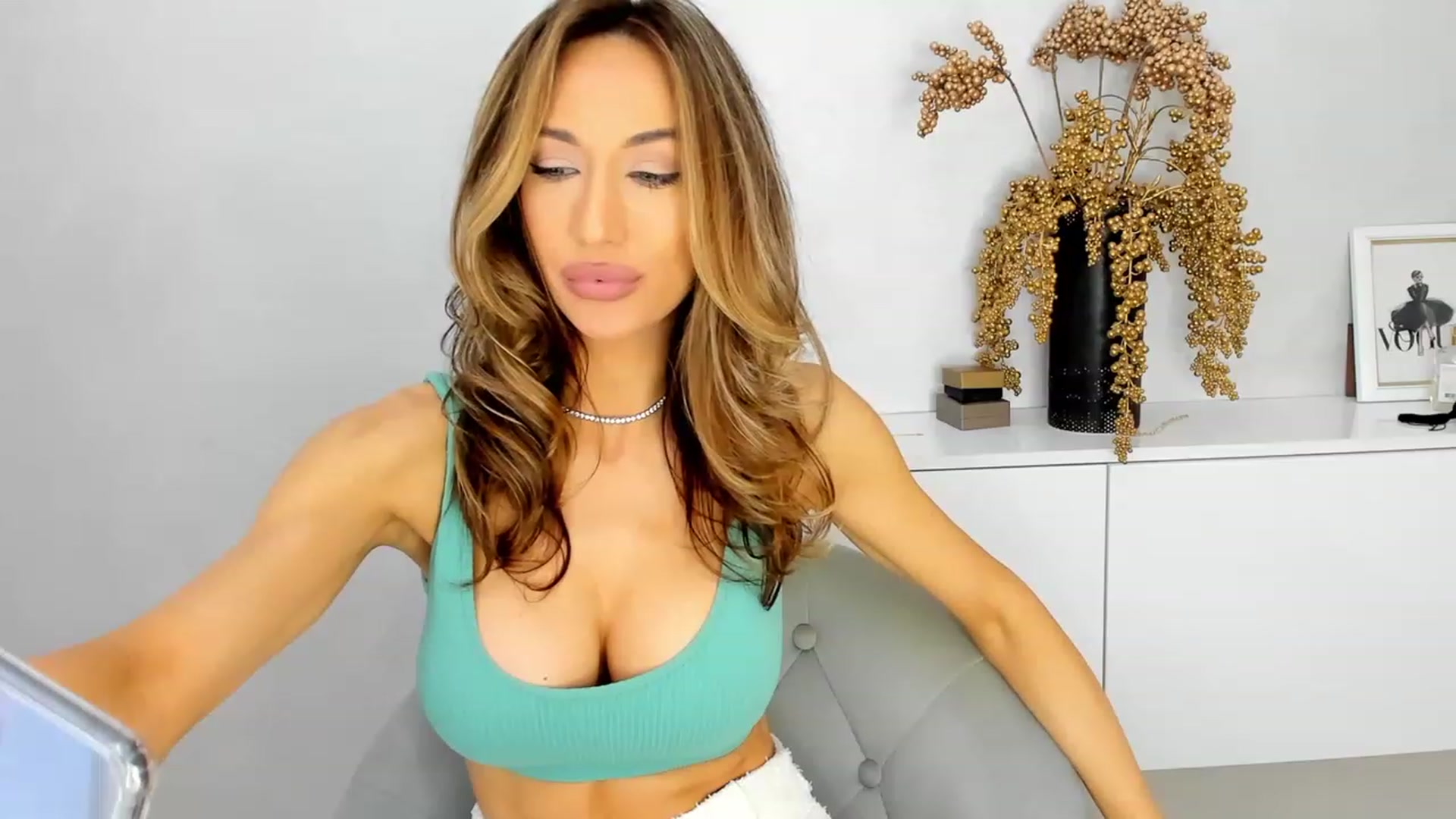 Gallery image thumbnail from CrissMiss's myfreecams stream on, 04/01/2023, 19:49 image 14 of 20