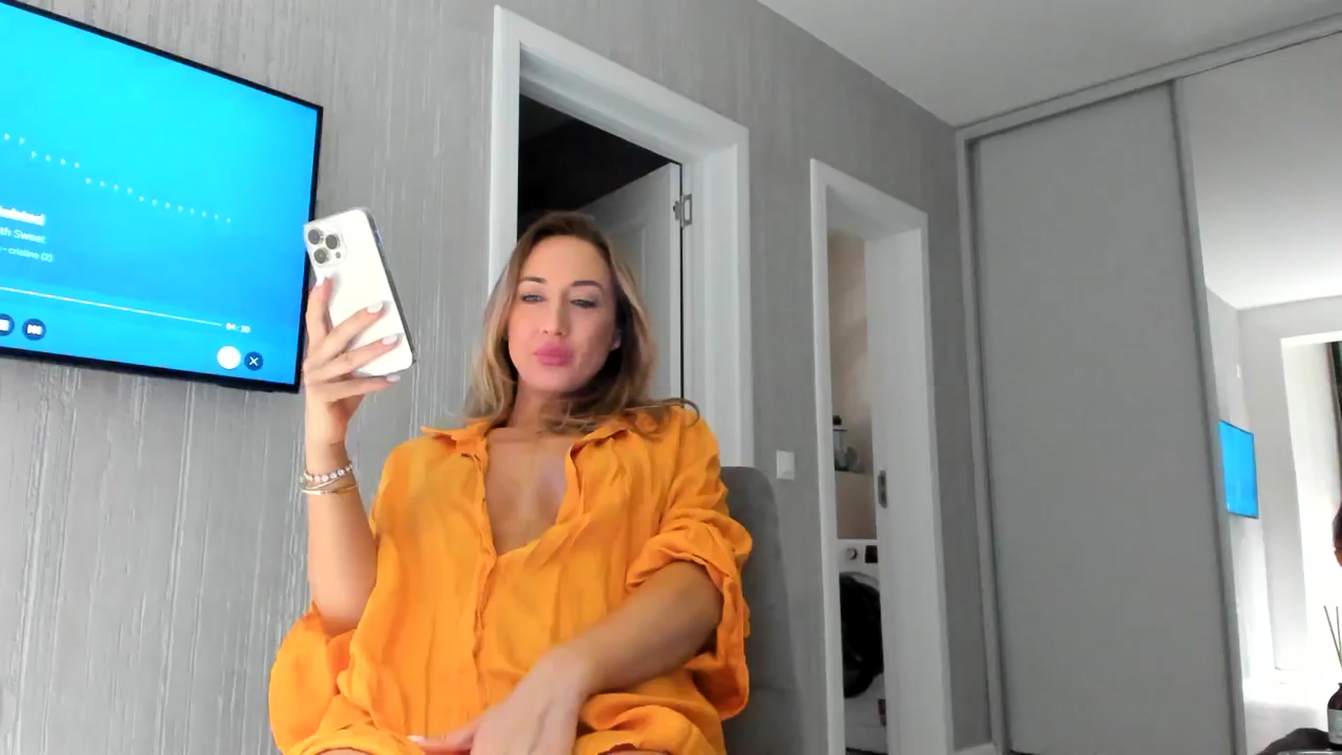 Gallery image thumbnail from CrissMiss's myfreecams stream on, 08/30/2025, 20:22 image 19 of 20