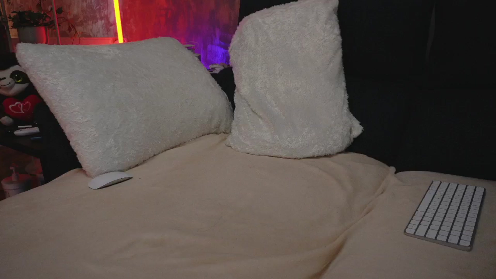 Gallery image thumbnail from CrissySmile's myfreecams stream on, 02/17/2025, 11:25 image 13 of 20