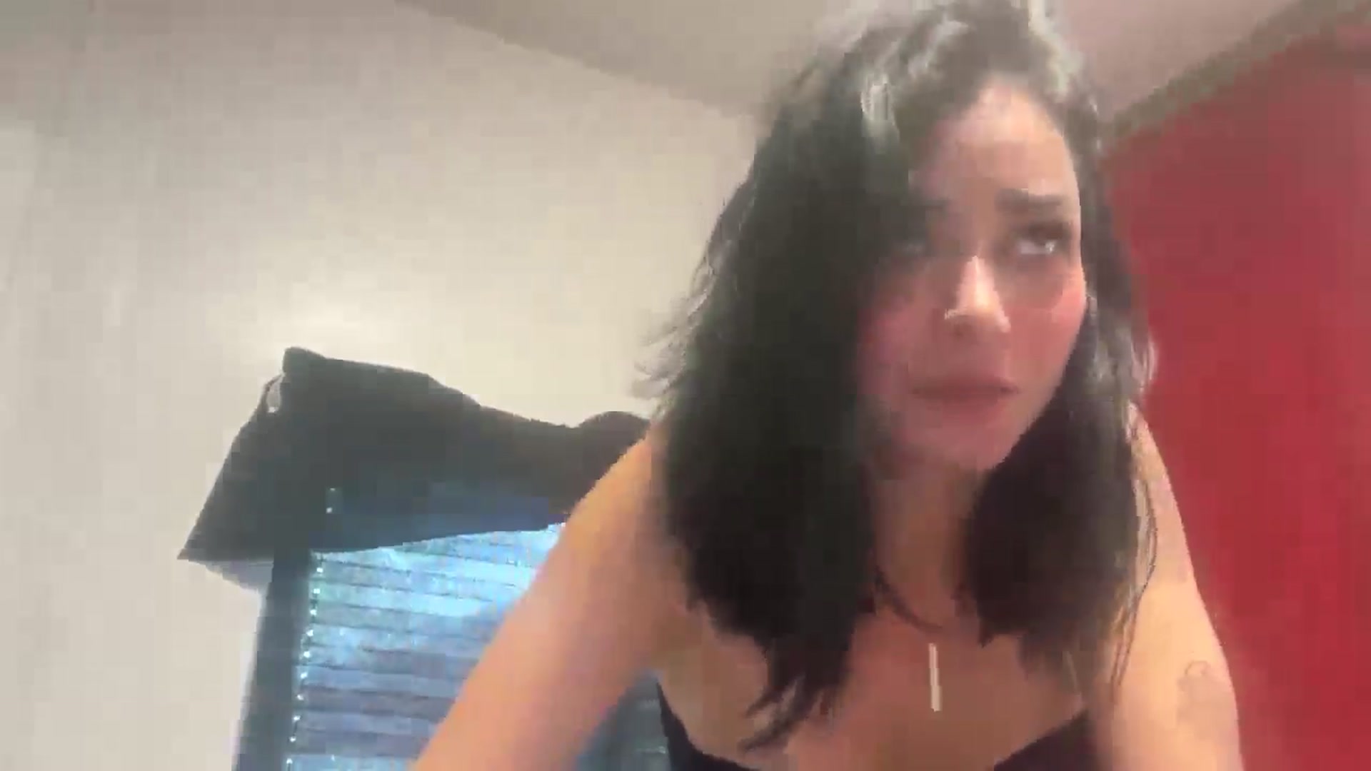Gallery image thumbnail from Cristal26's myfreecams stream on, 08/24/2025, 16:21 image 16 of 20