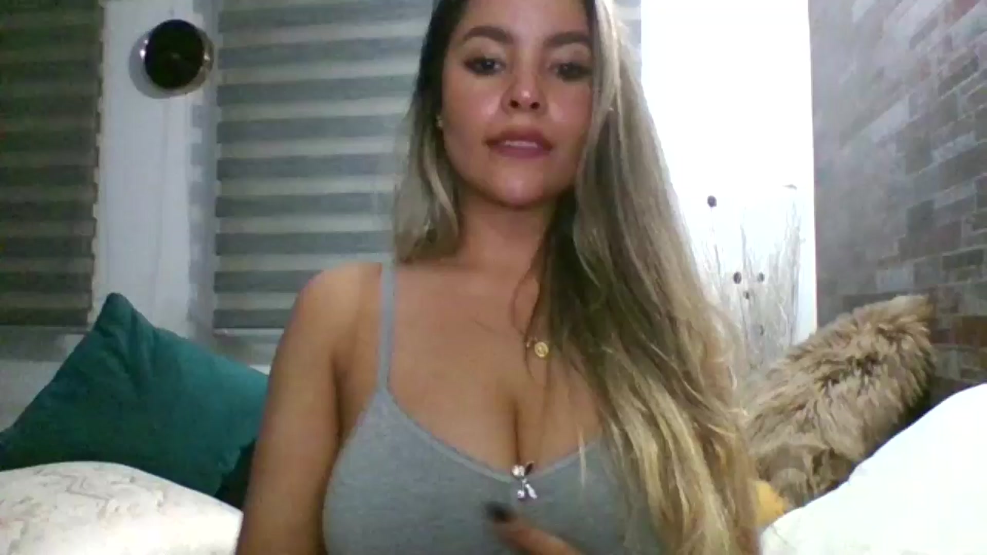 Gallery image thumbnail from Cristal_2018's myfreecams stream on, 09/26/2024, 24:57 image 14 of 20