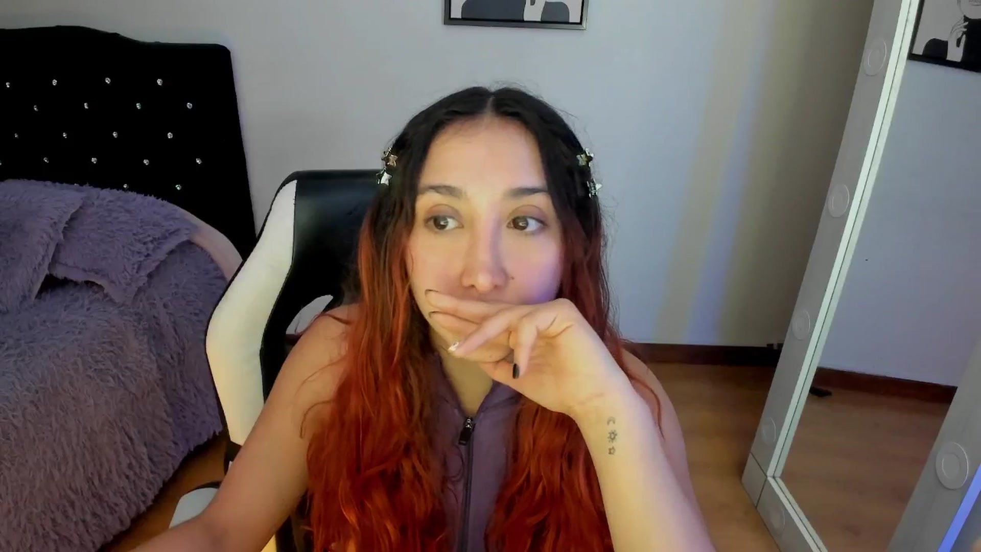 Gallery image thumbnail from Cristal_kat's myfreecams stream on, 10/25/2024, 08:11 image 18 of 20