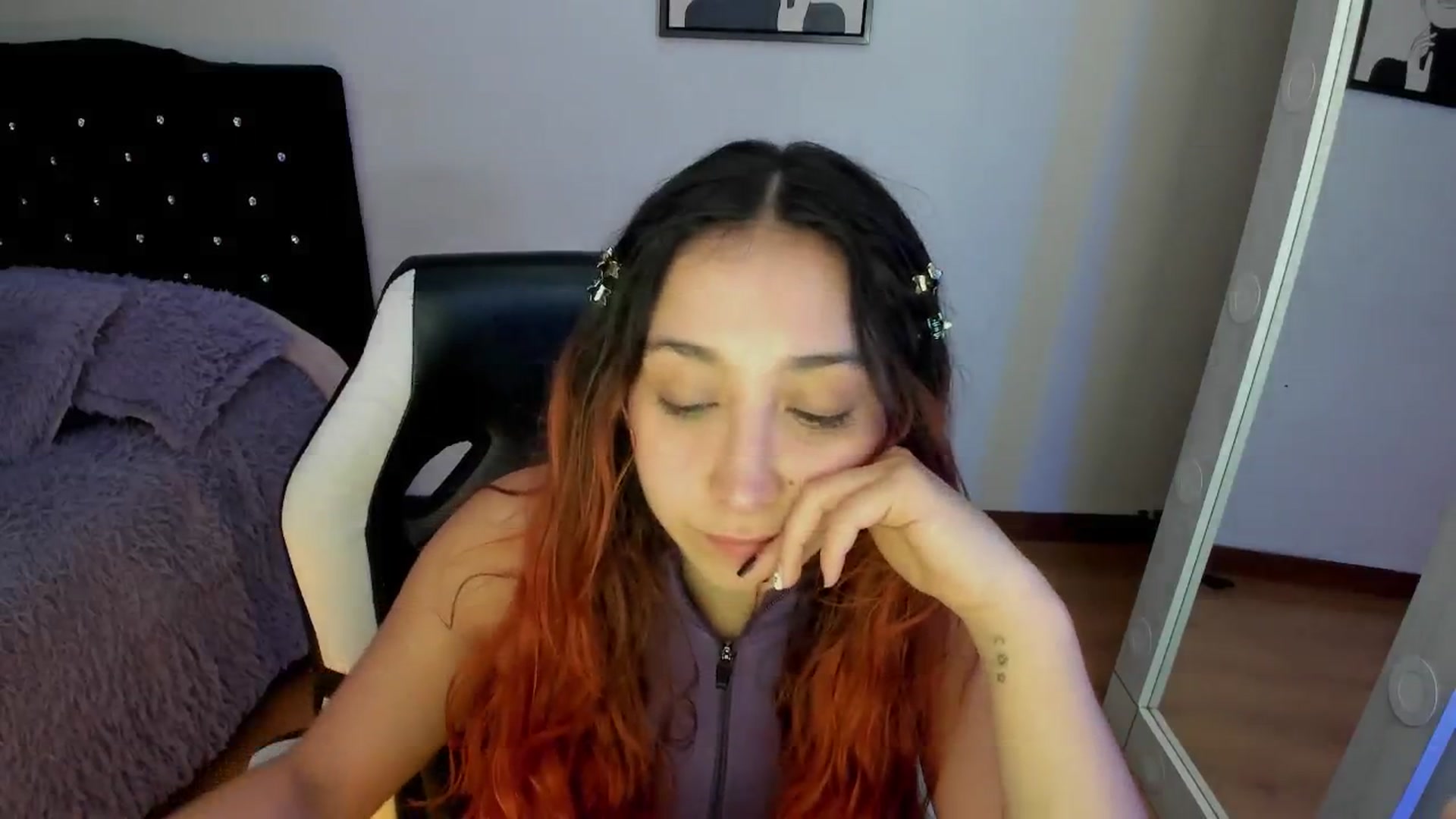 Gallery image thumbnail from Cristal_kat's myfreecams stream on, 10/25/2024, 08:11 image 15 of 20