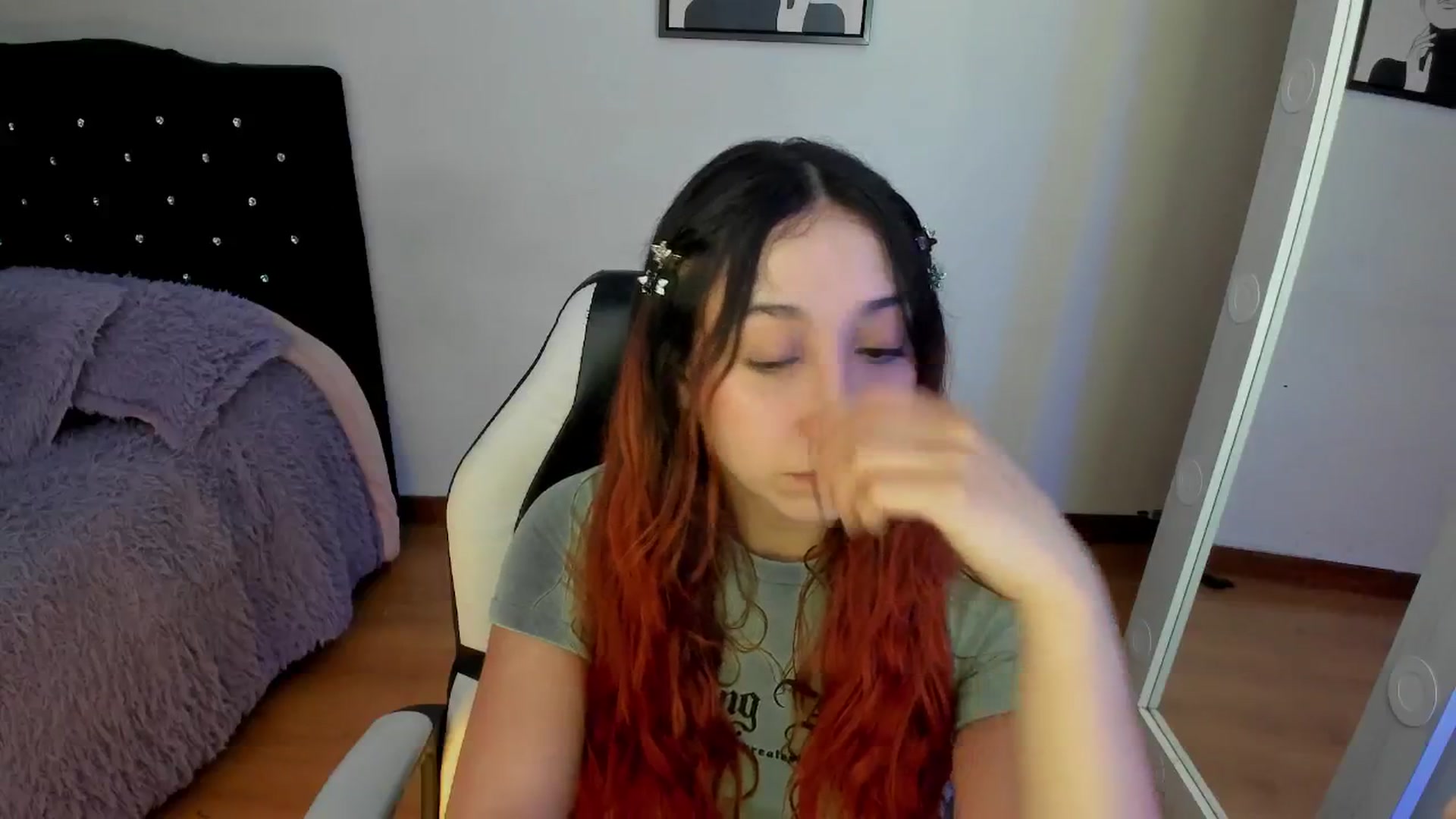 Gallery image thumbnail from Cristal_kat's myfreecams stream on, 10/25/2024, 08:11 image 5 of 20