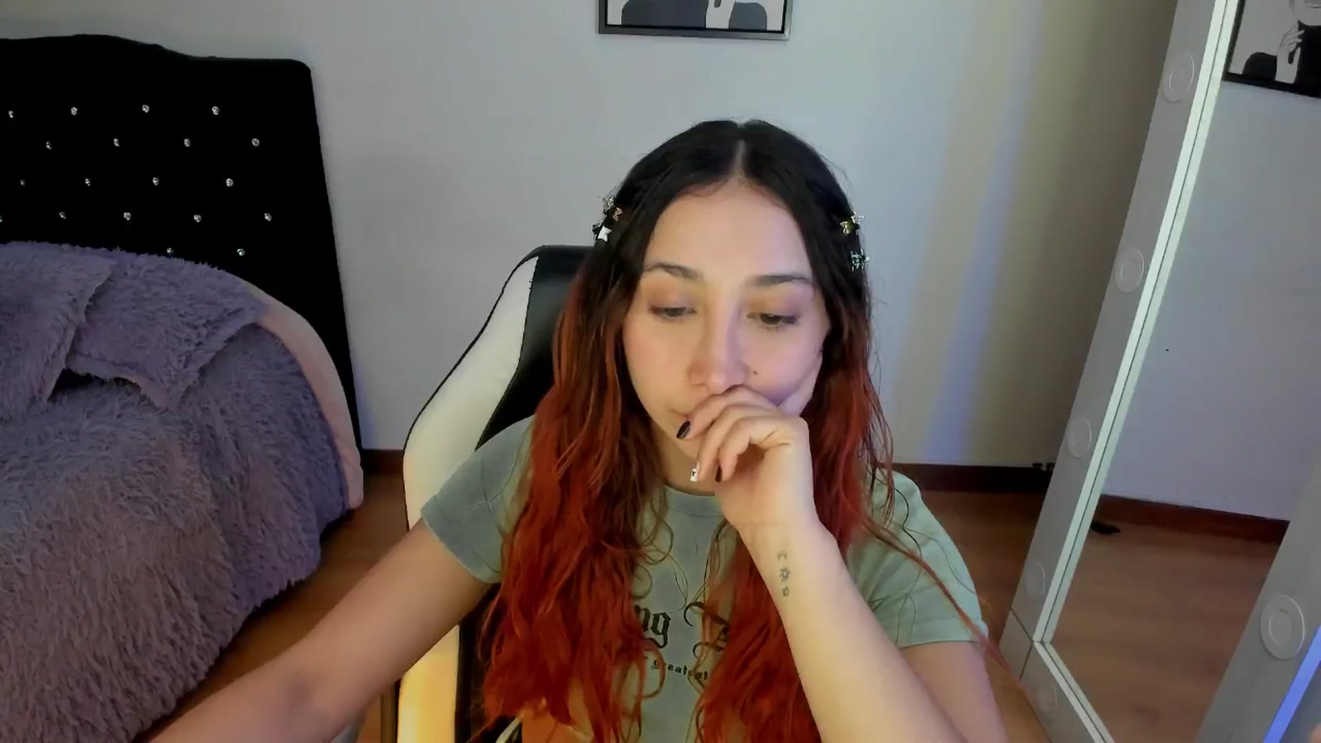 Gallery image thumbnail from Cristal_kat's myfreecams stream on, 10/25/2024, 08:11 image 6 of 20