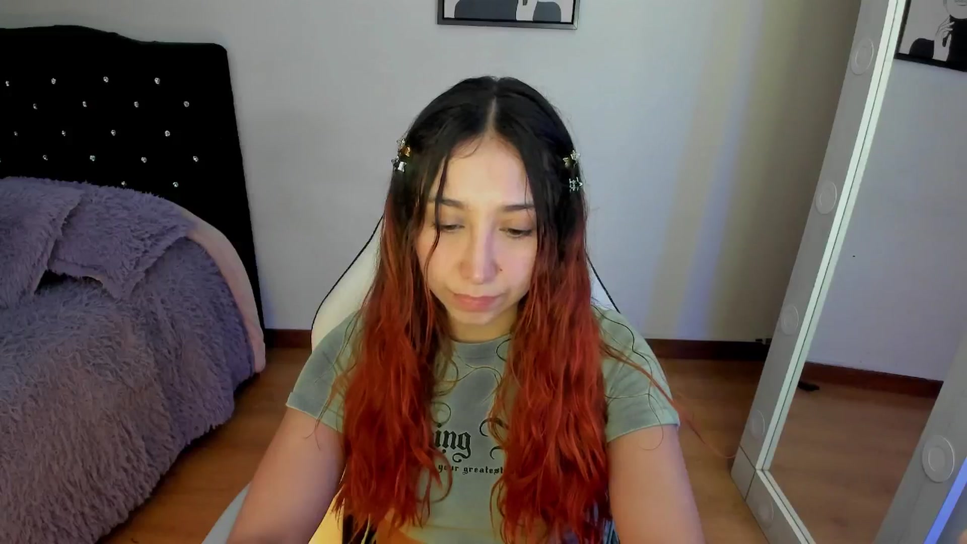 Gallery image thumbnail from Cristal_kat's myfreecams stream on, 10/25/2024, 08:11 image 2 of 20