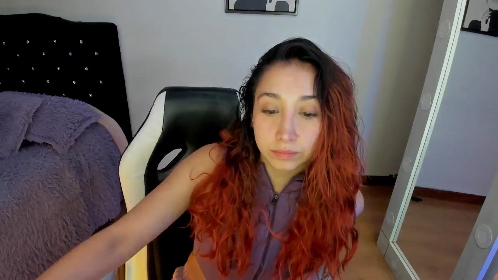 Gallery image thumbnail from Cristal_kat's myfreecams stream on, 10/25/2024, 08:11 image 19 of 20