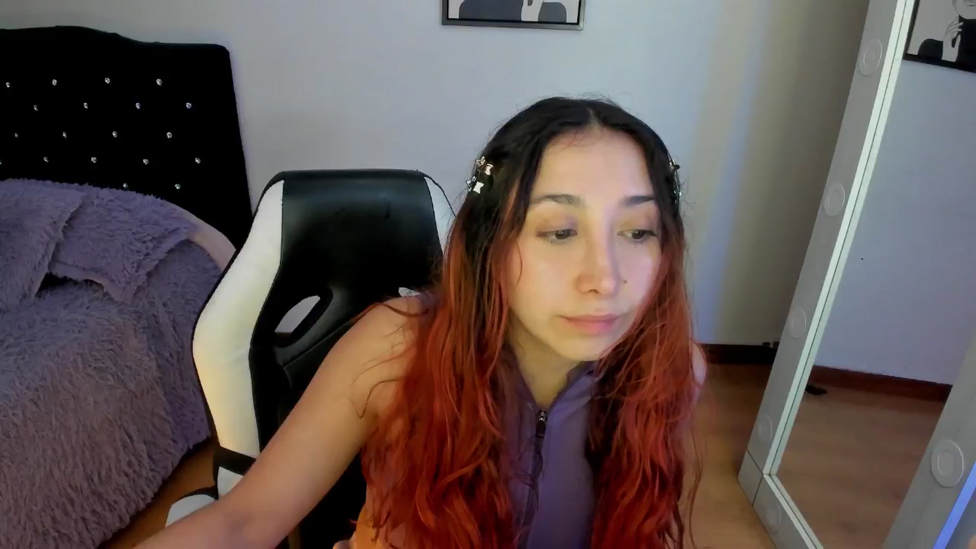 Gallery image thumbnail from Cristal_kat's myfreecams stream on, 10/25/2024, 08:11 image 16 of 20