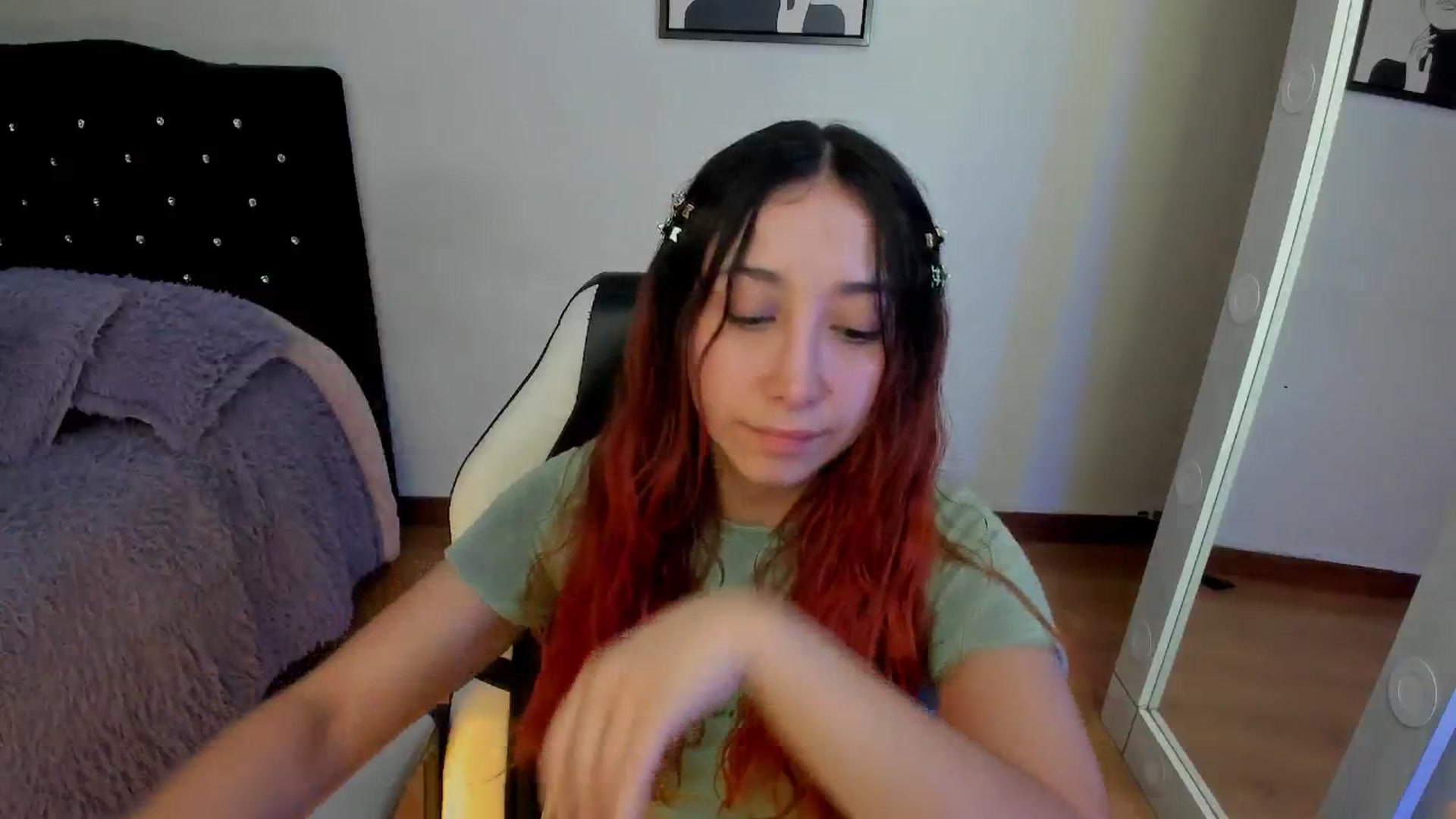 Gallery image thumbnail from Cristal_kat's myfreecams stream on, 10/25/2024, 08:11 image 4 of 20