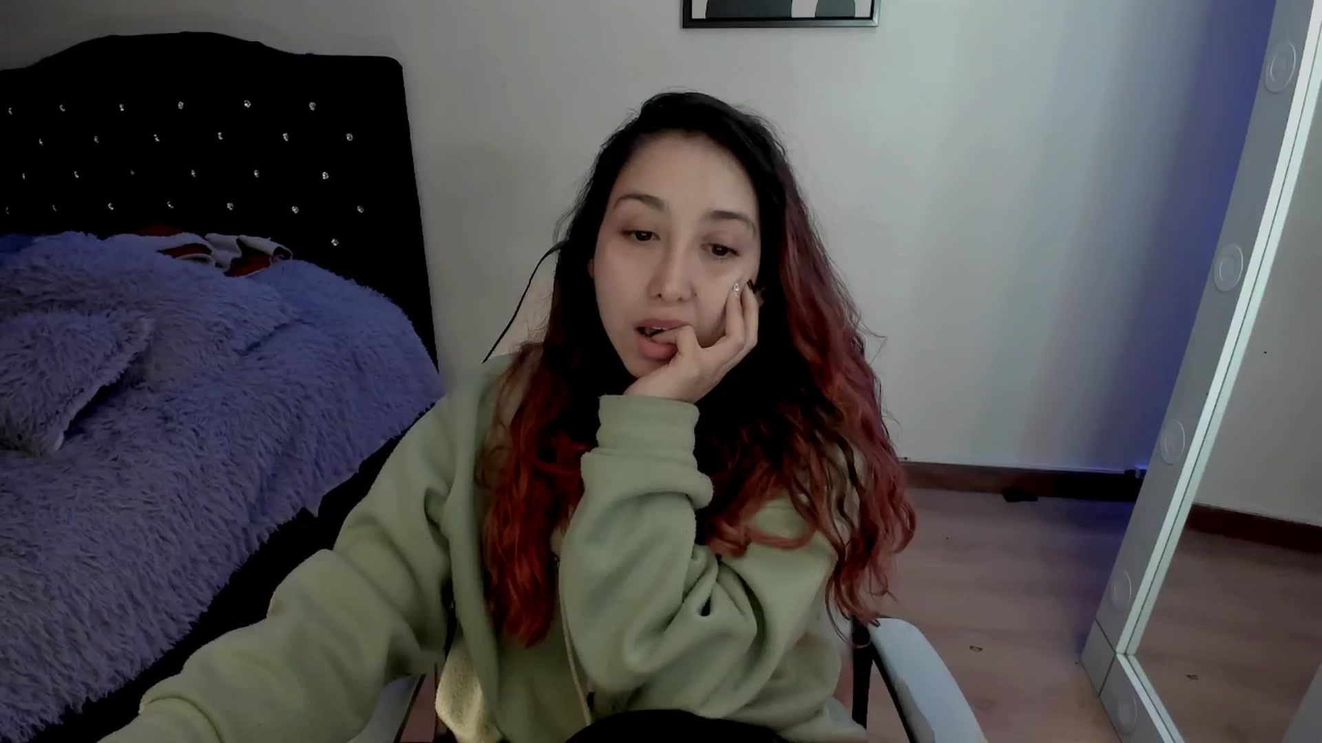 Gallery image thumbnail from Cristal_kat's myfreecams stream on, 10/29/2024, 07:23 image 9 of 20