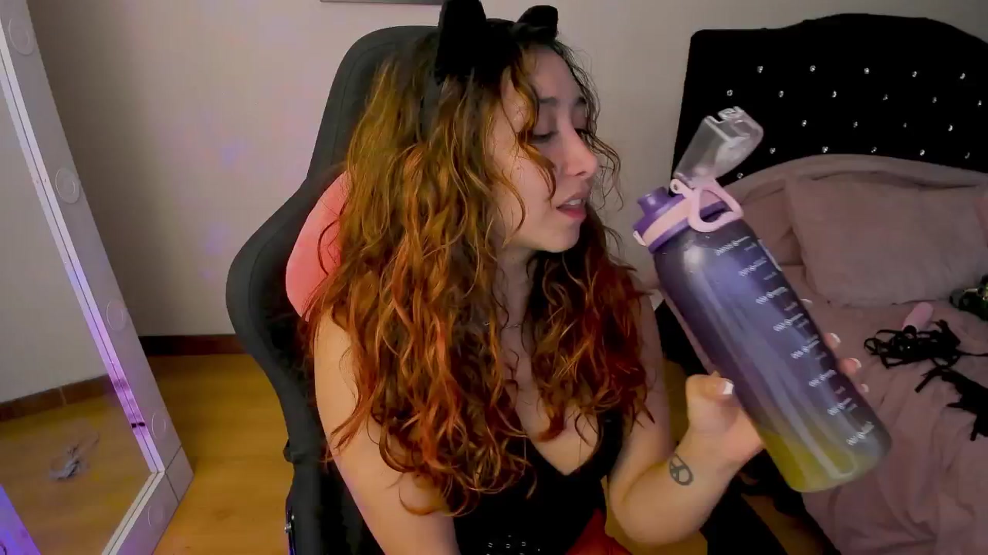 Gallery image thumbnail from Cristal_kat's myfreecams stream on, 09/17/2025, 07:35 image 16 of 20