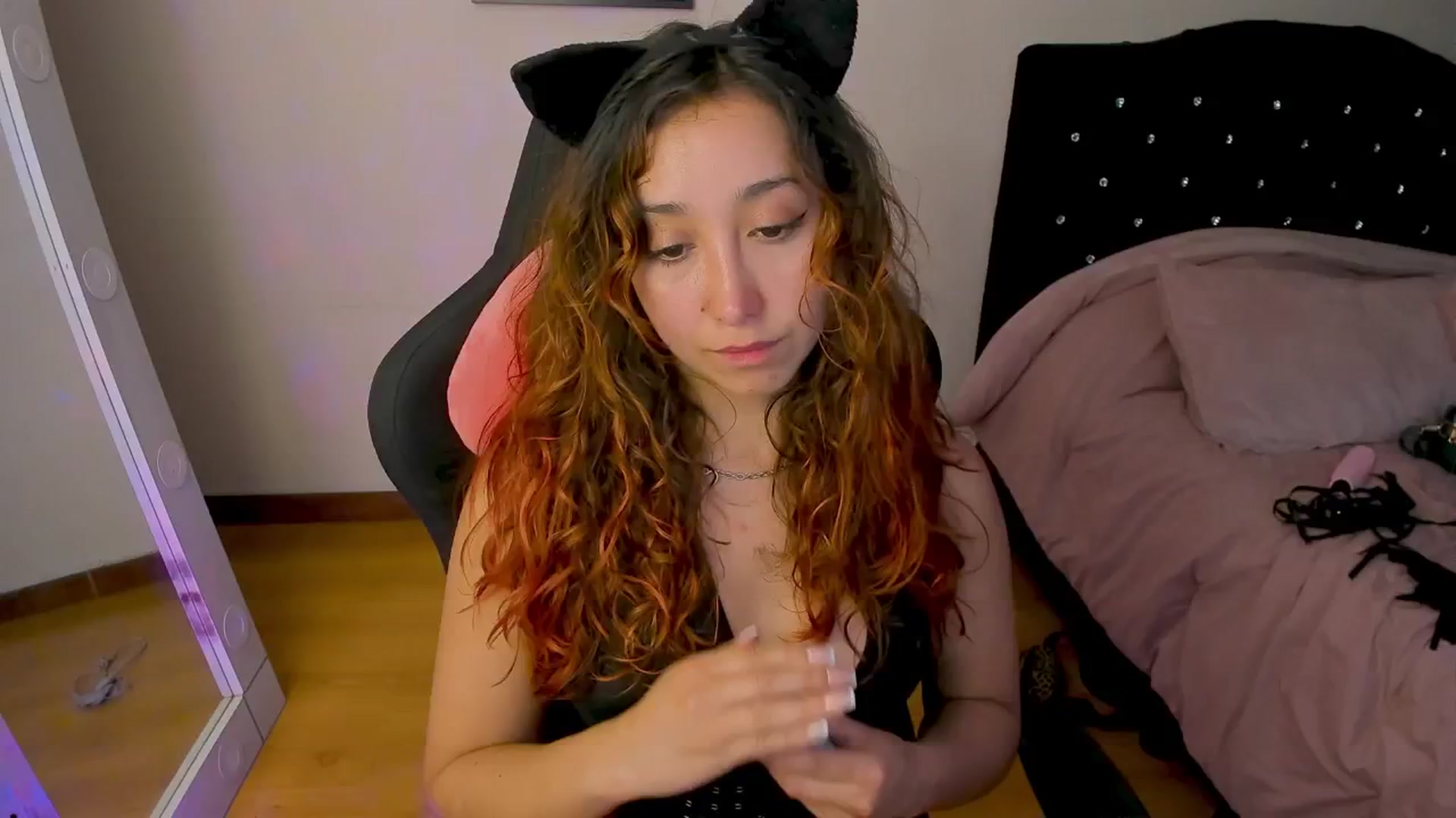 Gallery image thumbnail from Cristal_kat's myfreecams stream on, 09/17/2025, 07:35 image 14 of 20