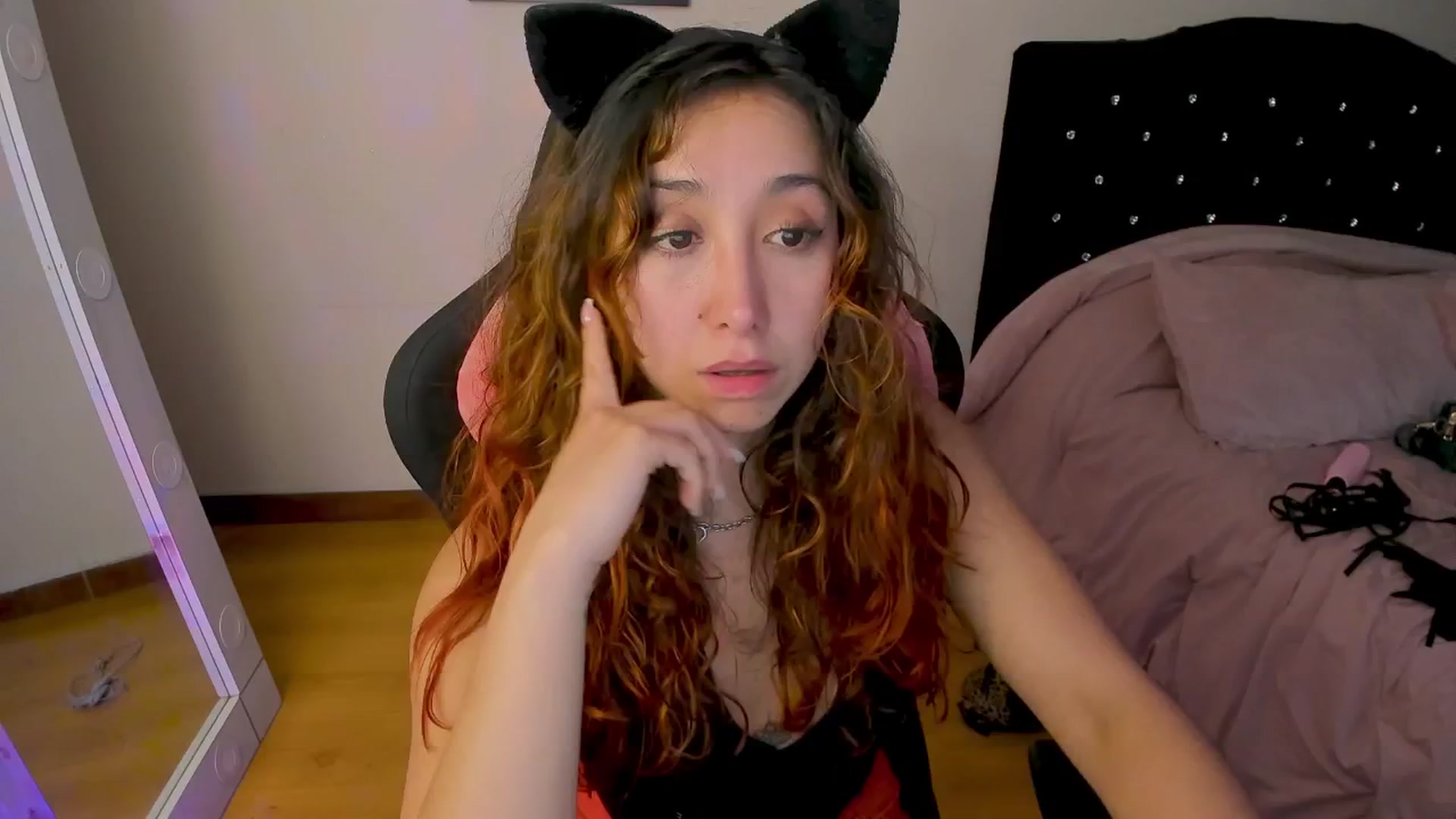 Gallery image thumbnail from Cristal_kat's myfreecams stream on, 09/17/2025, 07:35 image 7 of 20