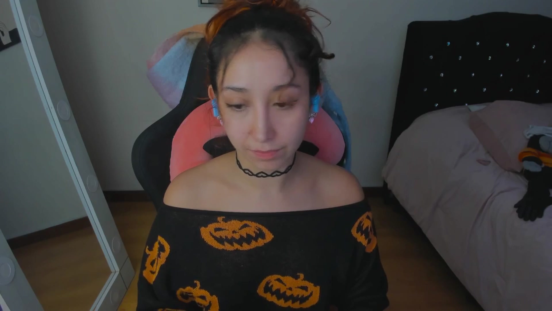 Gallery image thumbnail from Cristal_kat's myfreecams stream on, 10/27/2025, 07:19 image 7 of 20