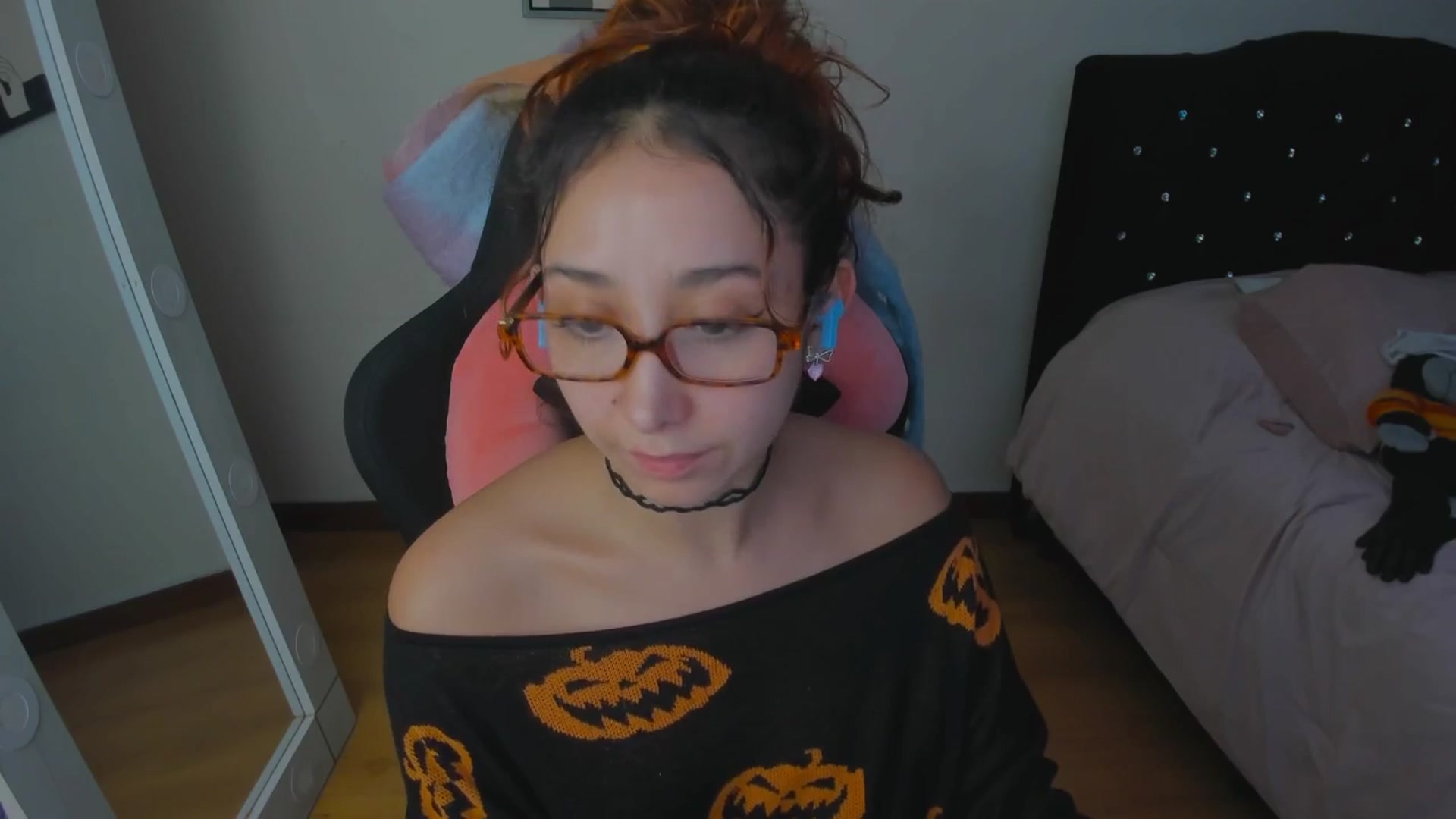 Gallery image thumbnail from Cristal_kat's myfreecams stream on, 10/27/2025, 07:19 image 10 of 20