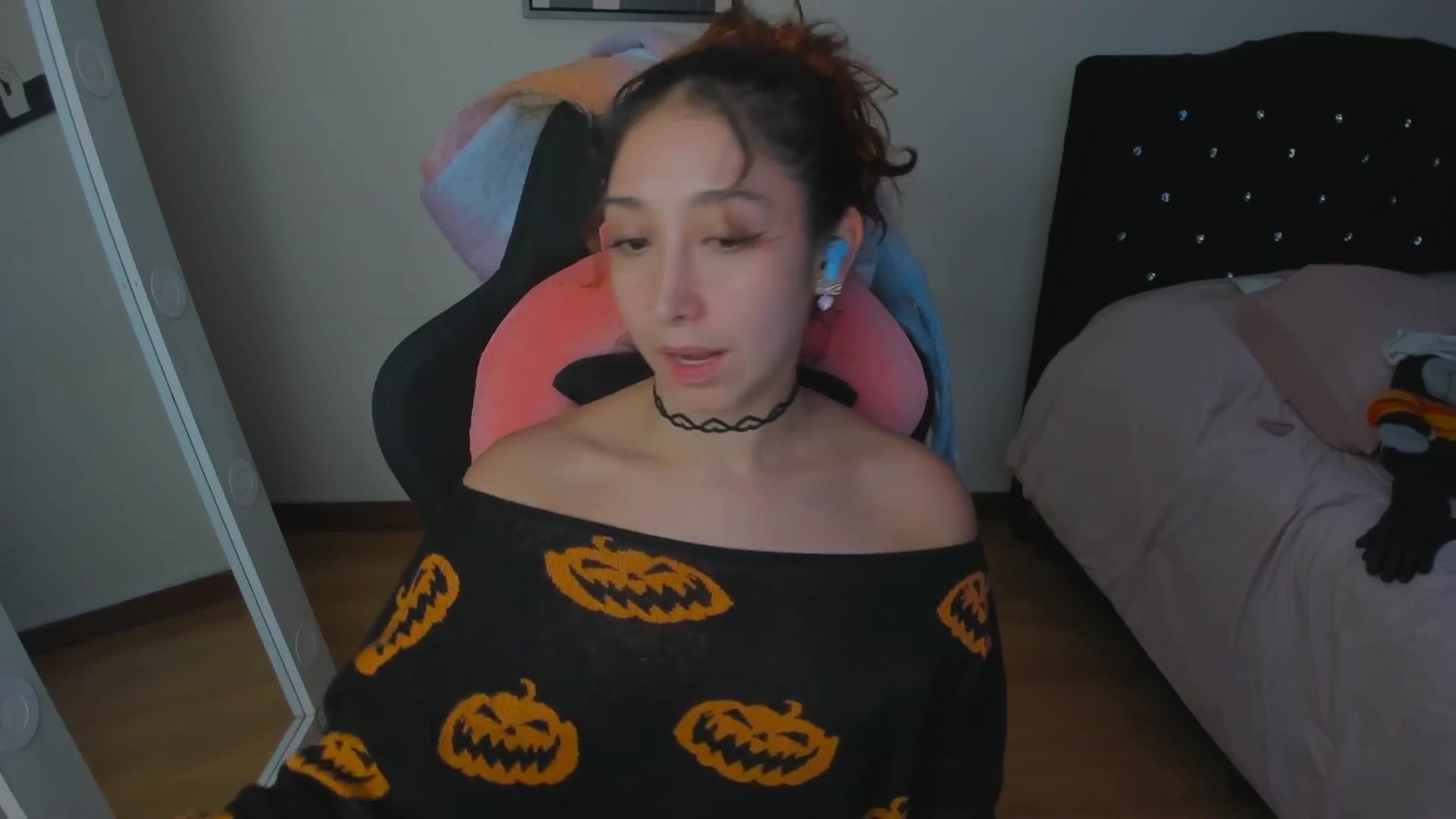Gallery image thumbnail from Cristal_kat's myfreecams stream on, 10/27/2025, 07:19 image 2 of 20