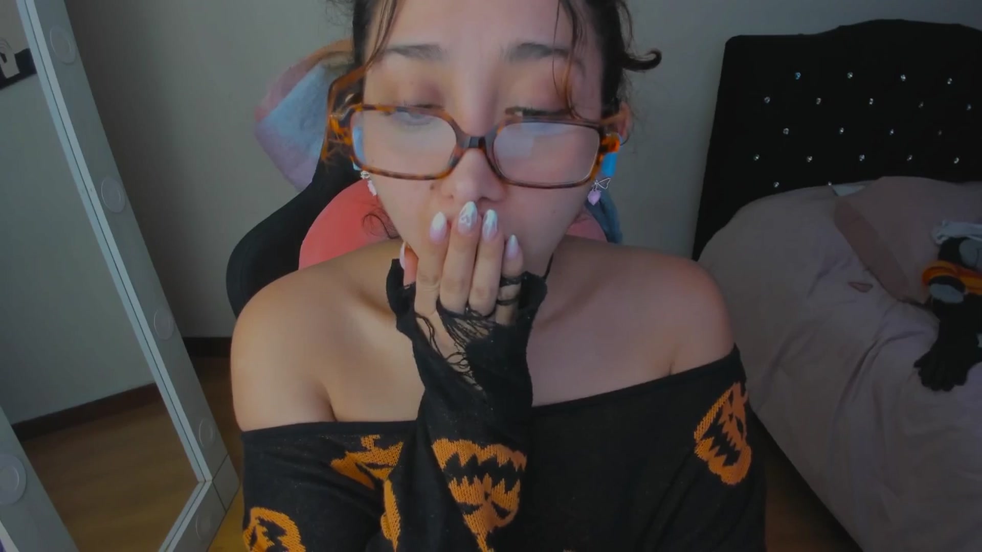 Gallery image thumbnail from Cristal_kat's myfreecams stream on, 10/27/2025, 07:19 image 20 of 20