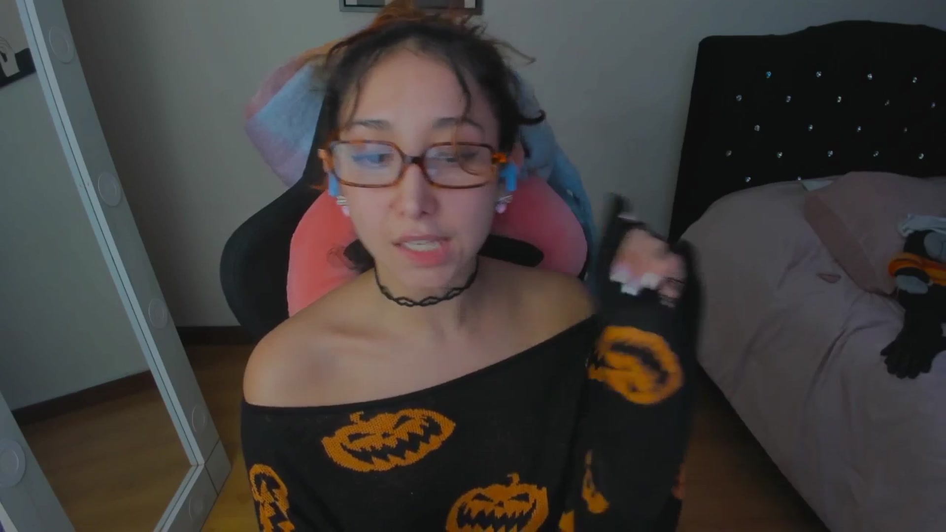 Gallery image thumbnail from Cristal_kat's myfreecams stream on, 10/27/2025, 07:19 image 12 of 20
