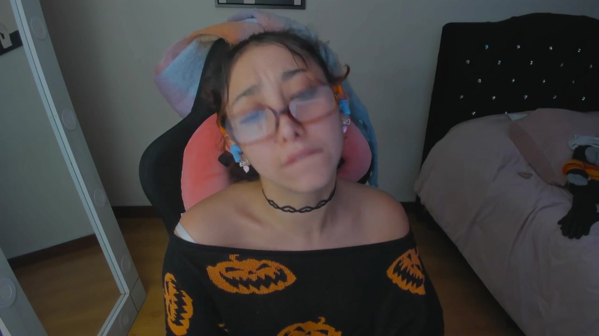 Gallery image thumbnail from Cristal_kat's myfreecams stream on, 10/27/2025, 07:19 image 18 of 20