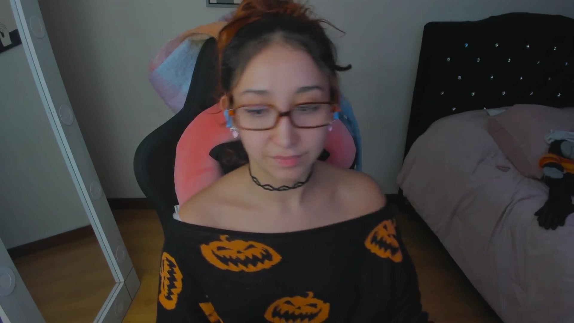 Gallery image thumbnail from Cristal_kat's myfreecams stream on, 10/27/2025, 07:19 image 15 of 20