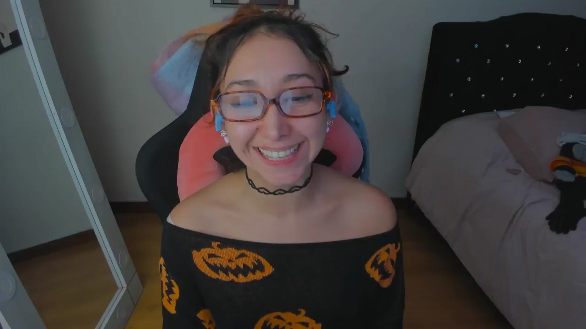 Gallery image thumbnail from Cristal_kat's myfreecams stream on, 10/27/2025, 07:19 image 16 of 20