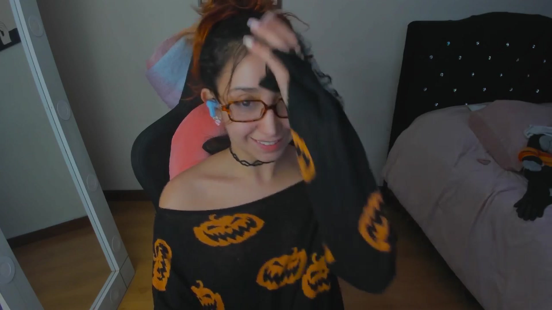 Gallery image thumbnail from Cristal_kat's myfreecams stream on, 10/27/2025, 07:19 image 9 of 20
