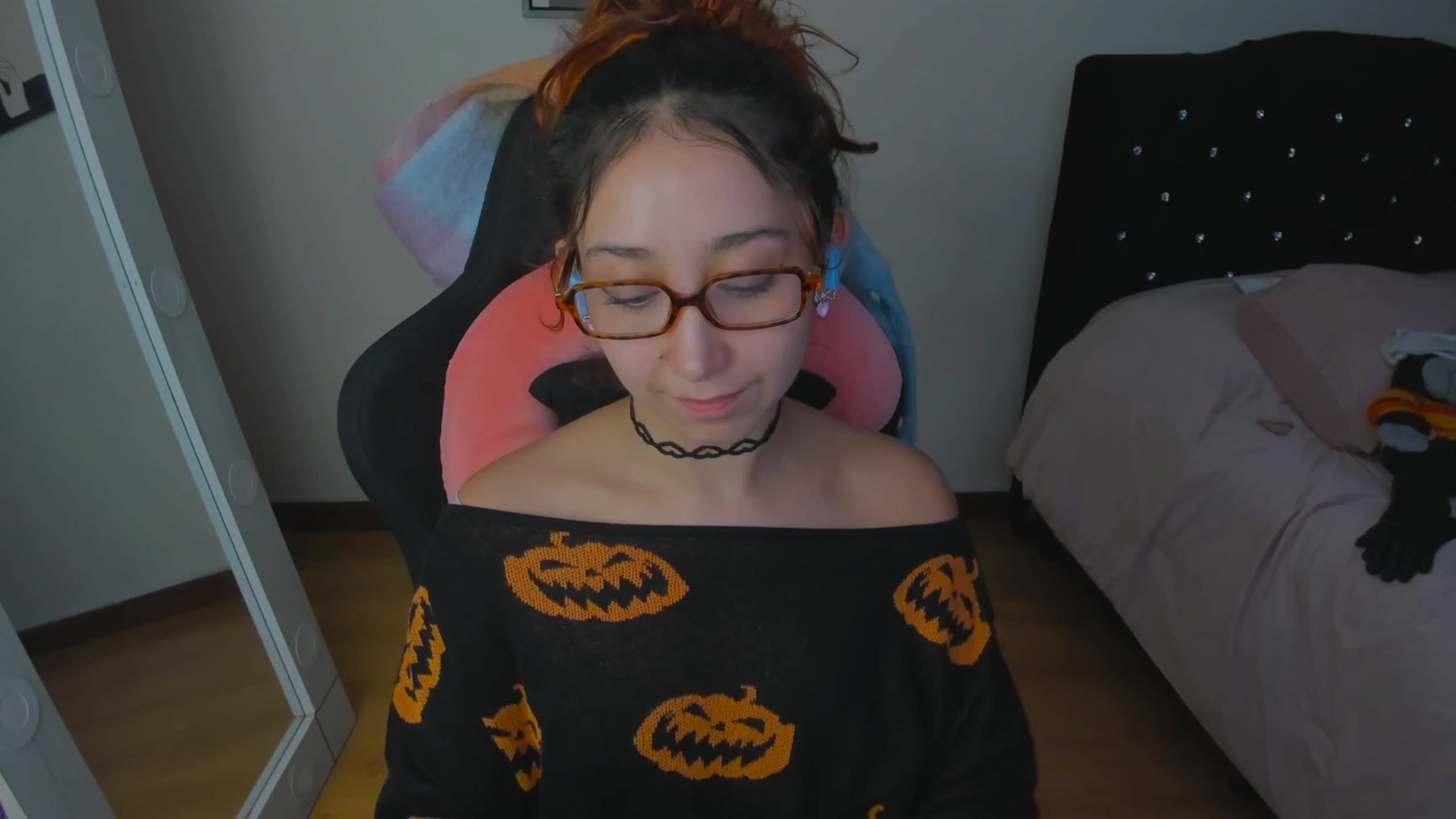Gallery image thumbnail from Cristal_kat's myfreecams stream on, 10/27/2025, 07:19 image 17 of 20