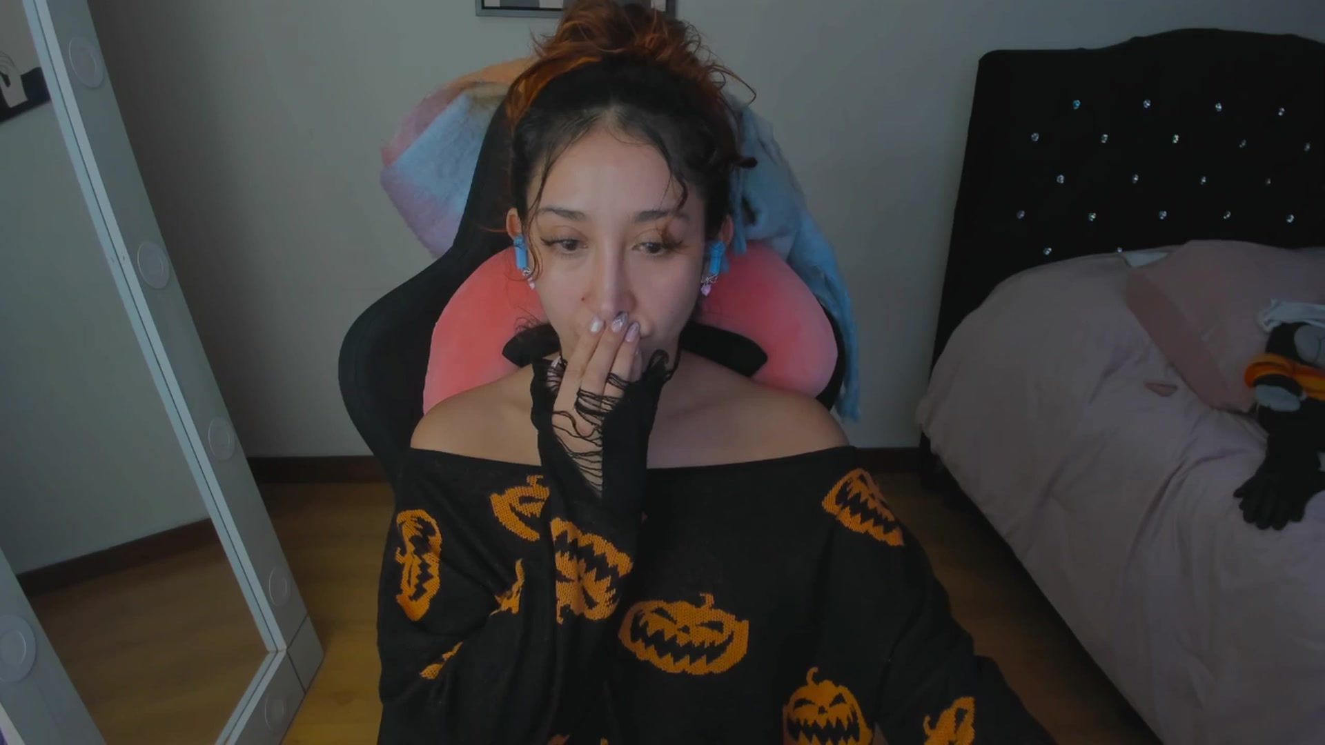 Gallery image thumbnail from Cristal_kat's myfreecams stream on, 10/27/2025, 07:19 image 3 of 20