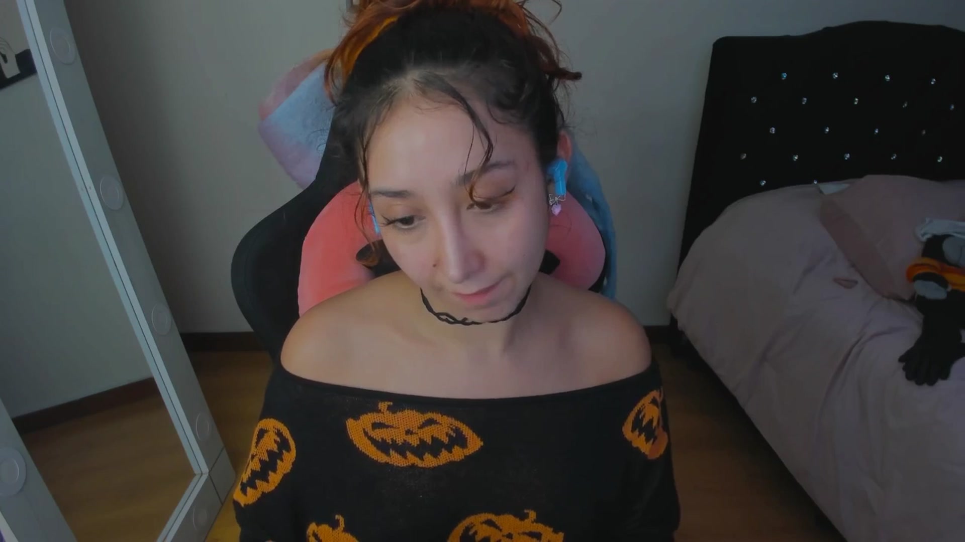 Gallery image thumbnail from Cristal_kat's myfreecams stream on, 10/27/2025, 07:19 image 6 of 20