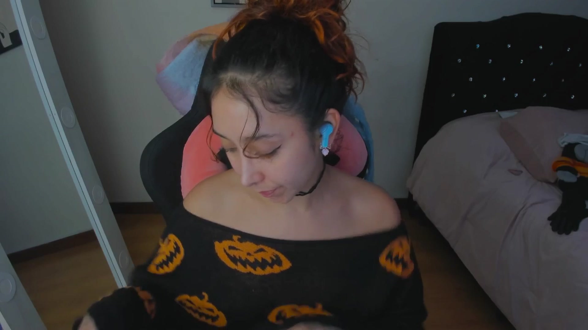 Gallery image thumbnail from Cristal_kat's myfreecams stream on, 10/27/2025, 07:19 image 8 of 20
