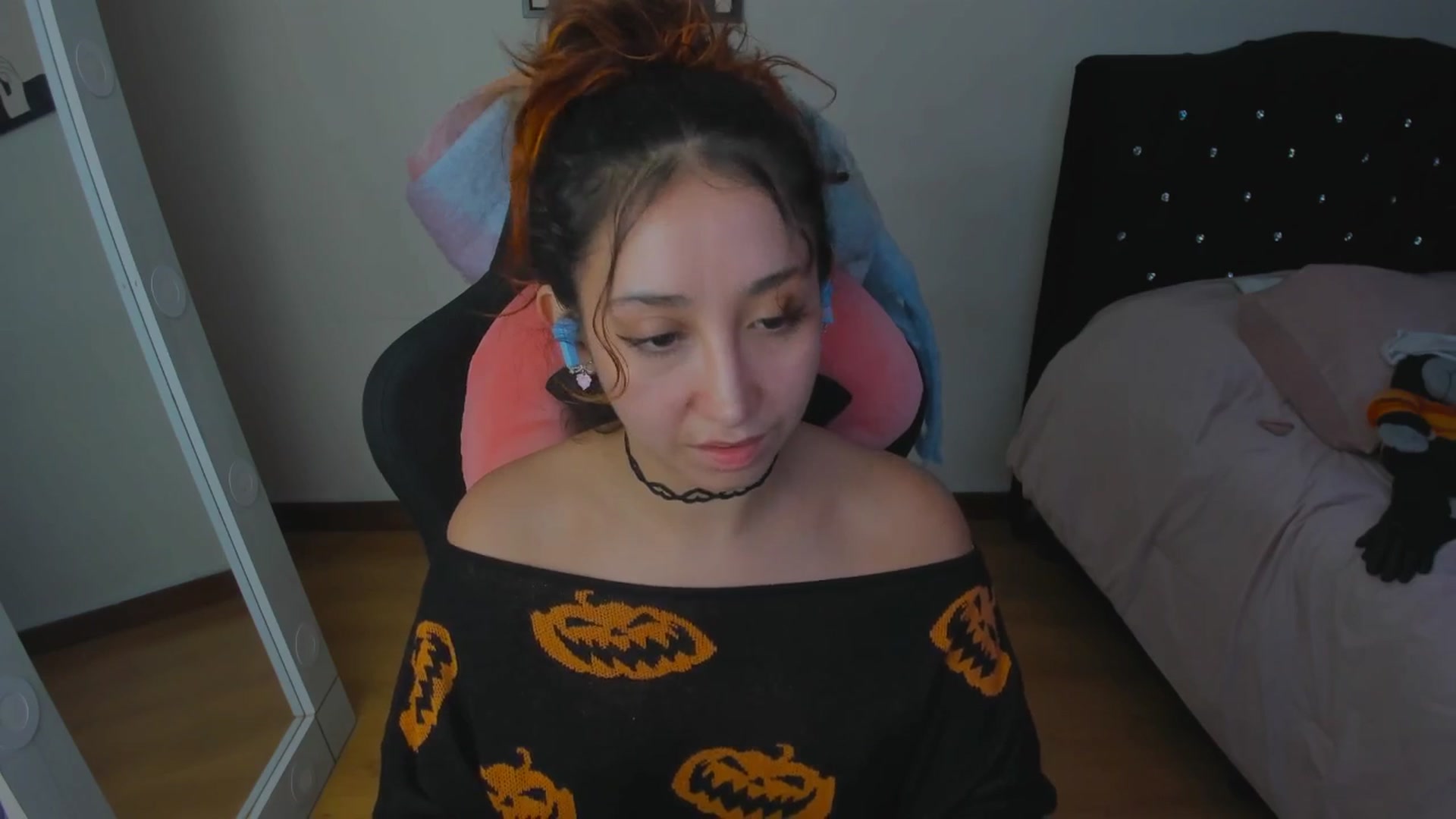 Gallery image thumbnail from Cristal_kat's myfreecams stream on, 10/27/2025, 07:19 image 5 of 20
