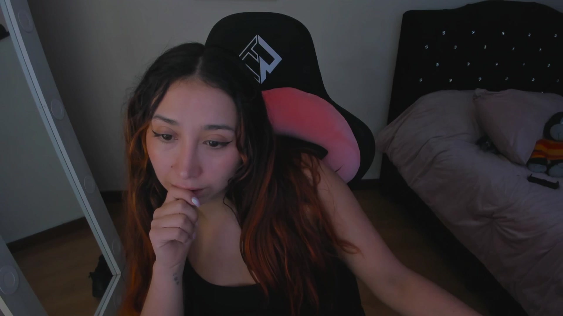 Gallery image thumbnail from Cristal_kat's myfreecams stream on, 10/29/2025, 08:00 image 15 of 20