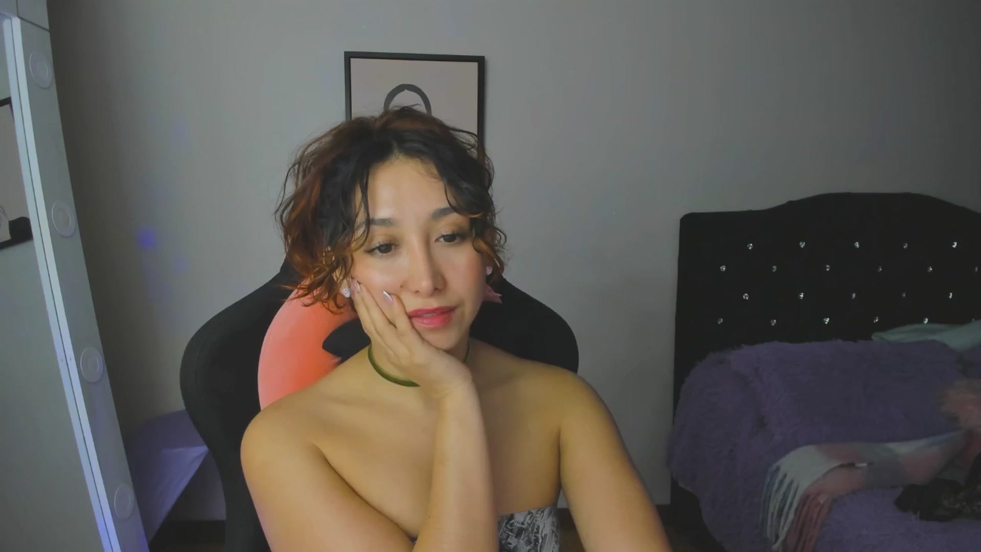 Gallery image thumbnail from Cristal_kat's myfreecams stream on, 12/17/2025, 06:55 image 6 of 20