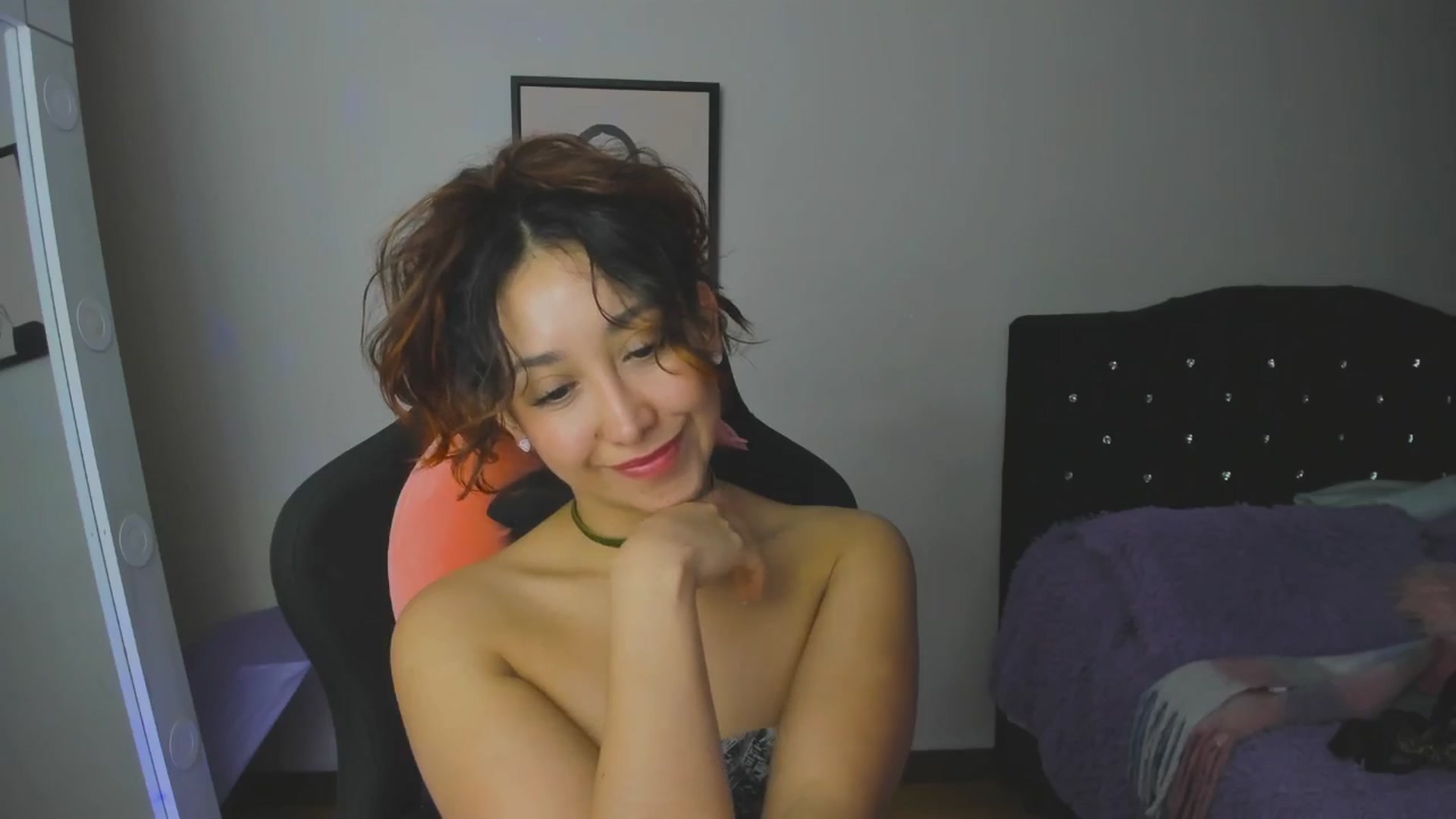Gallery image thumbnail from Cristal_kat's myfreecams stream on, 12/17/2025, 06:55 image 3 of 20