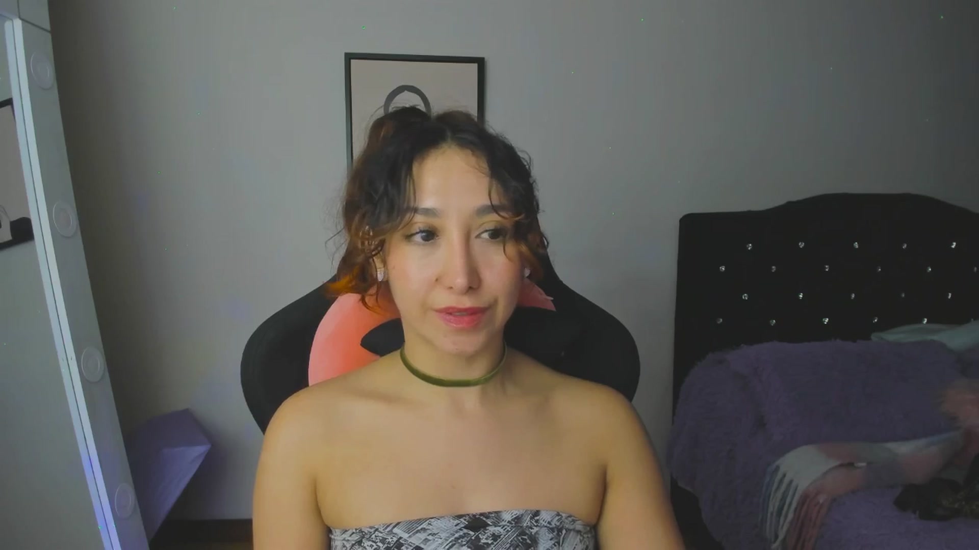 Gallery image thumbnail from Cristal_kat's myfreecams stream on, 12/17/2025, 06:55 image 9 of 20