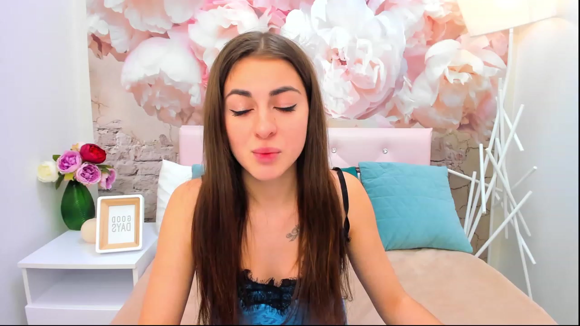 Gallery image thumbnail from CristiRose's myfreecams stream on, 11/16/2022, 14:42 image 15 of 20