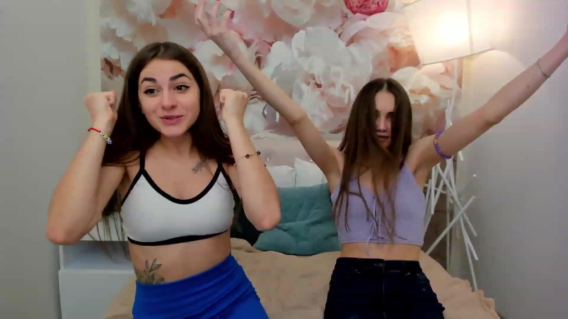 Gallery image thumbnail from CristiRose's myfreecams stream on, 11/23/2022, 18:35 image 16 of 20