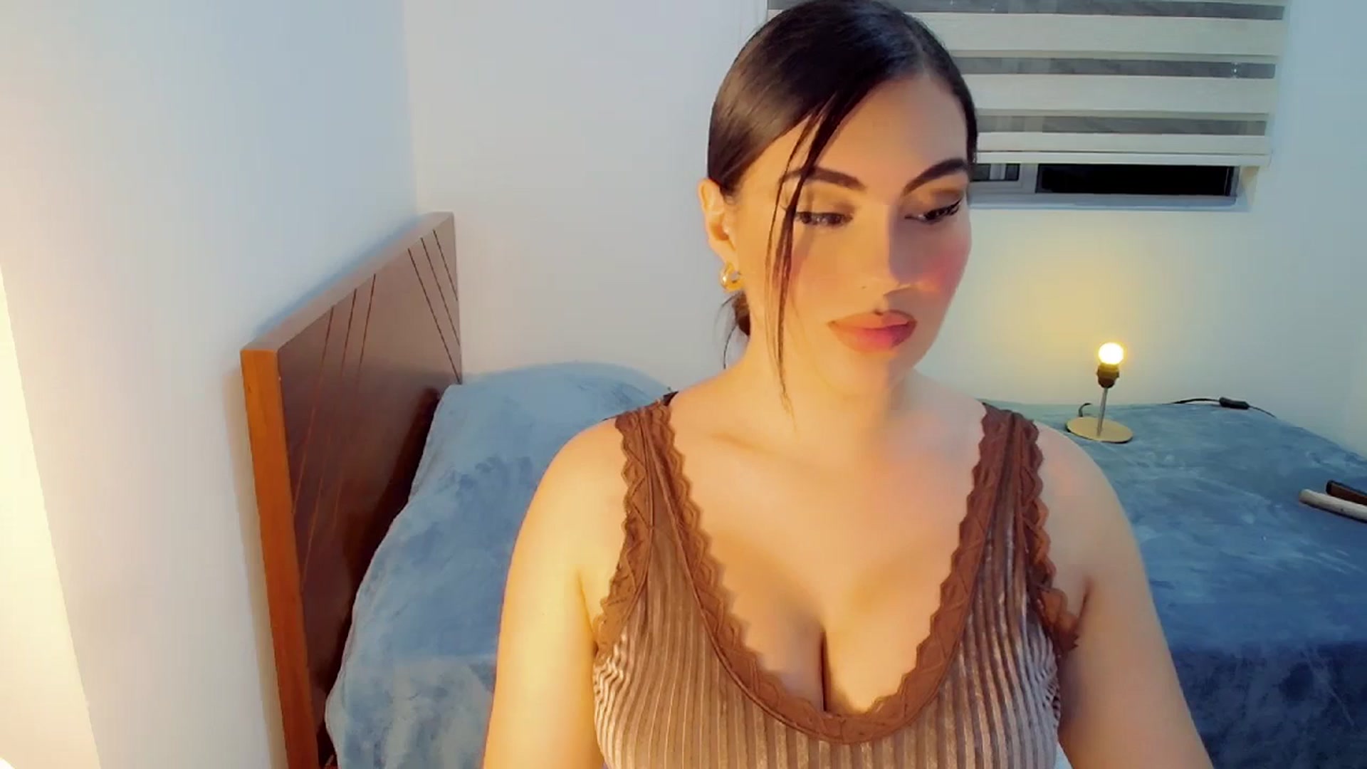 Gallery image thumbnail from CristinMiller's myfreecams stream on, 12/07/2023, 07:51 image 9 of 20