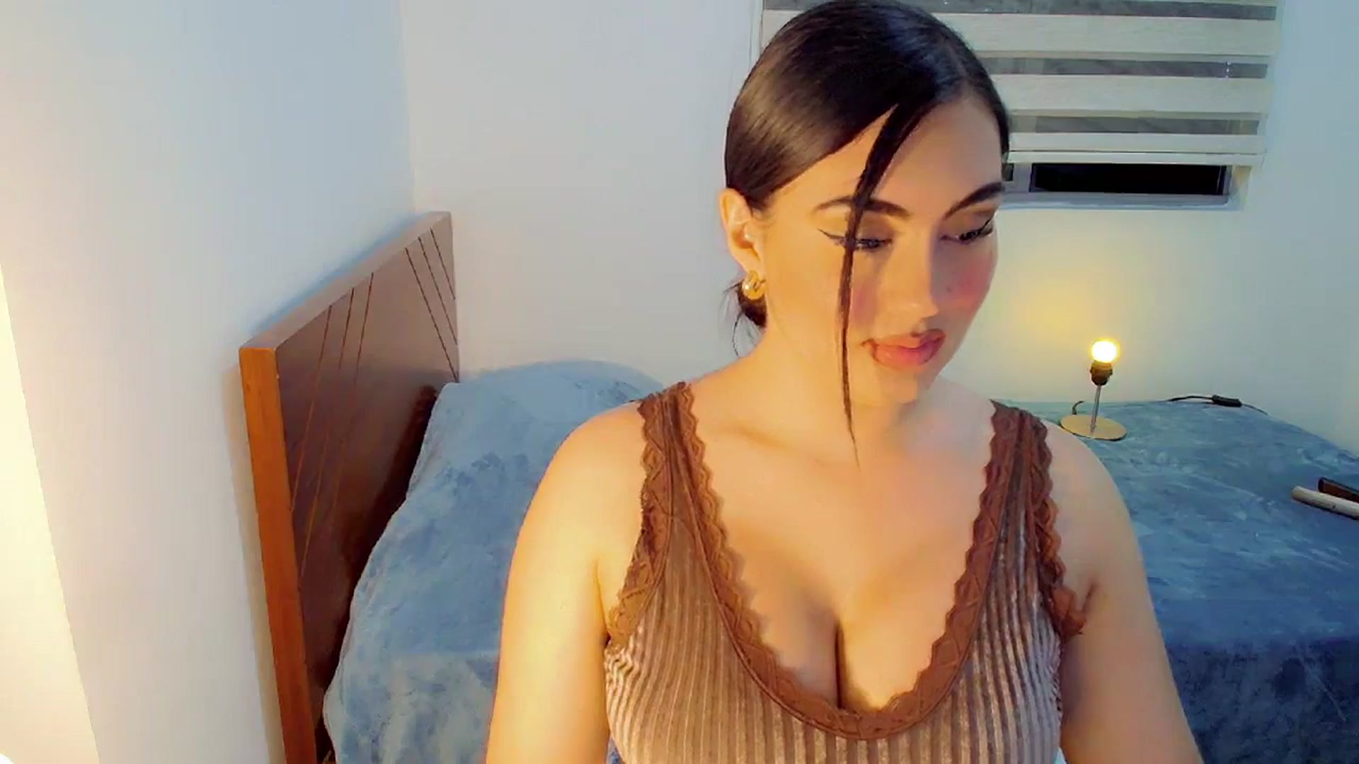 Gallery image thumbnail from CristinMiller's myfreecams stream on, 12/07/2023, 07:51 image 14 of 20