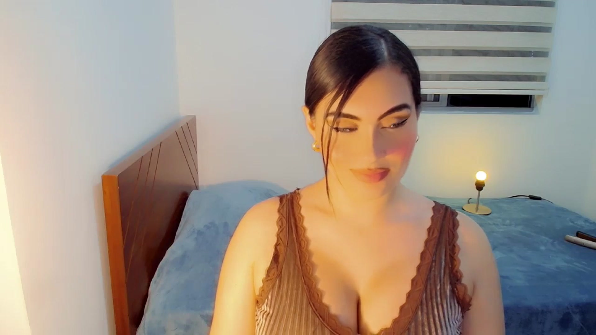 Gallery image thumbnail from CristinMiller's myfreecams stream on, 12/07/2023, 07:51 image 4 of 20
