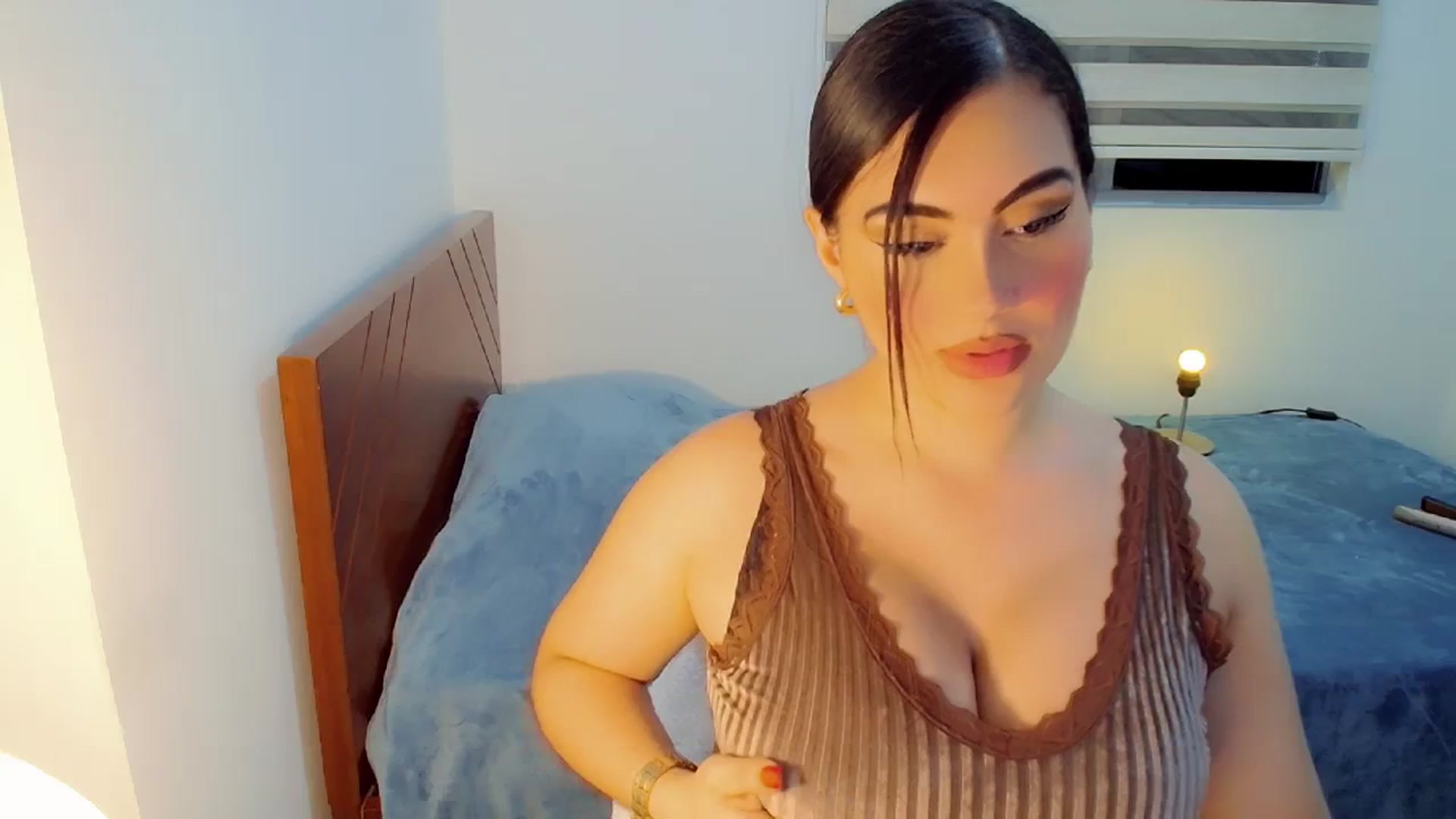 Gallery image thumbnail from CristinMiller's myfreecams stream on, 12/07/2023, 07:51 image 2 of 20