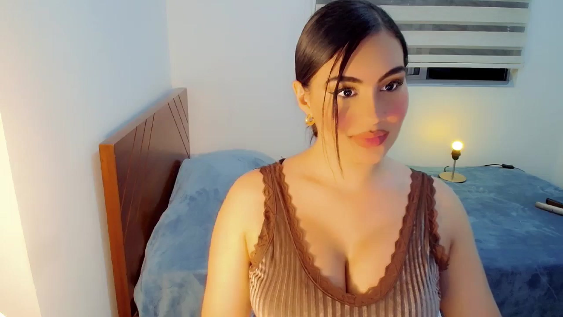 Gallery image thumbnail from CristinMiller's myfreecams stream on, 12/07/2023, 07:51 image 10 of 20