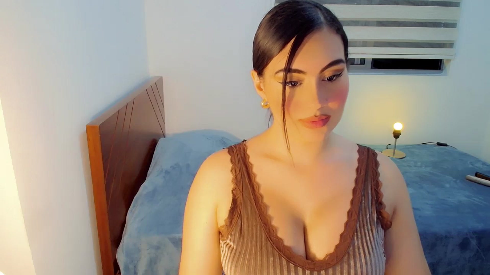 Gallery image thumbnail from CristinMiller's myfreecams stream on, 12/07/2023, 07:51 image 19 of 20