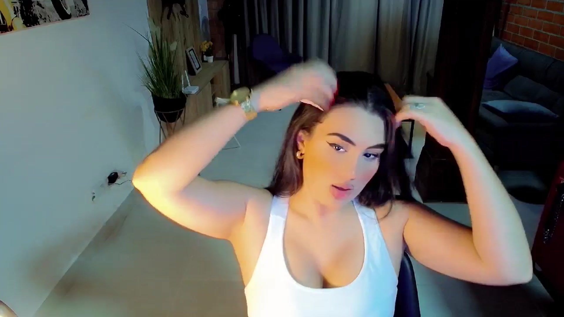 Gallery image thumbnail from CristinMiller's myfreecams stream on, 12/25/2023, 04:35 image 5 of 20