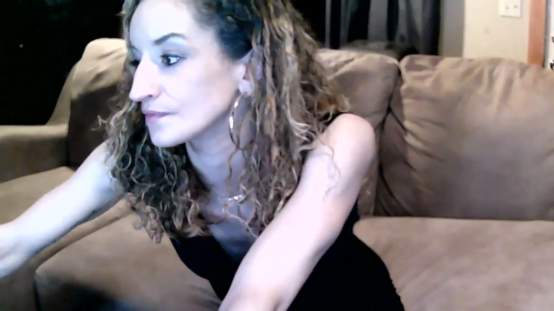 Gallery image thumbnail from Cristinagb's myfreecams stream on, 12/27/2023, 09:11 image 13 of 20