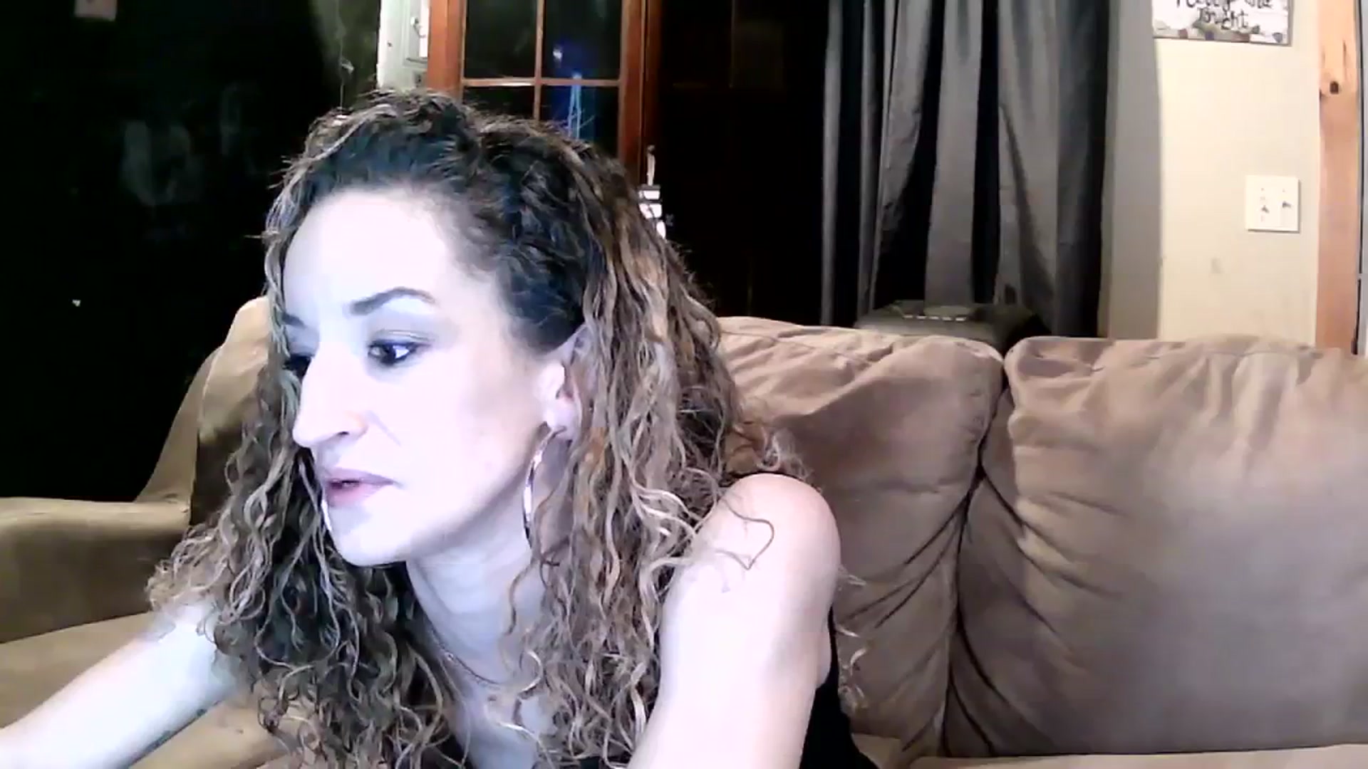 Gallery image thumbnail from Cristinagb's myfreecams stream on, 12/27/2023, 09:11 image 4 of 20
