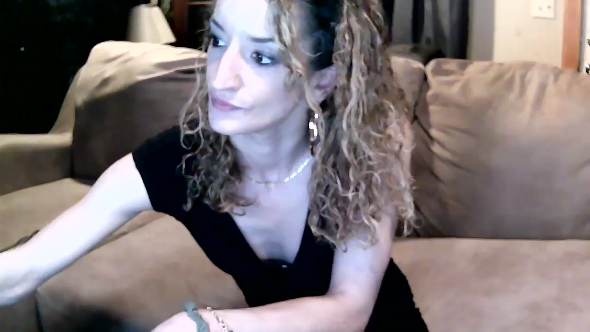 Gallery image thumbnail from Cristinagb's myfreecams stream on, 12/27/2023, 09:11 image 18 of 20