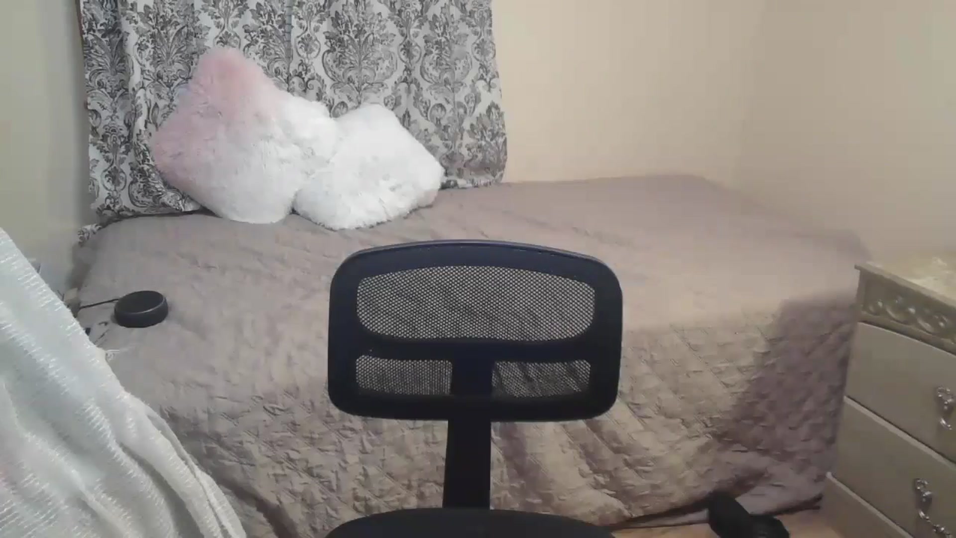 Gallery image thumbnail from Cristinagb's myfreecams stream on, 05/27/2024, 08:33 image 4 of 20