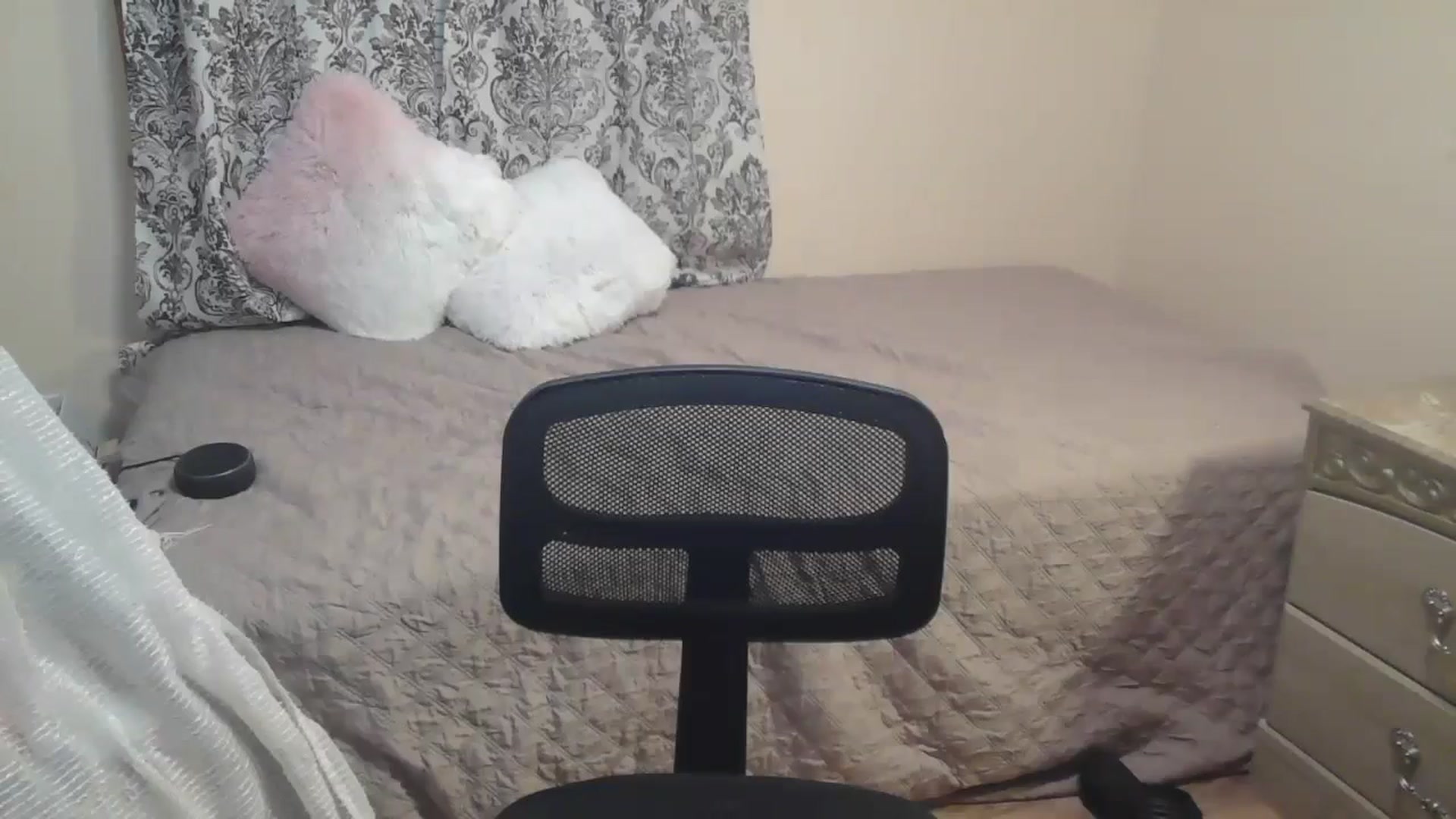Gallery image thumbnail from Cristinagb's myfreecams stream on, 05/27/2024, 08:33 image 3 of 20