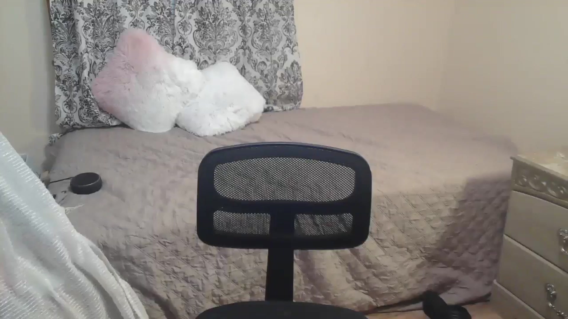 Gallery image thumbnail from Cristinagb's myfreecams stream on, 05/27/2024, 08:33 image 2 of 20